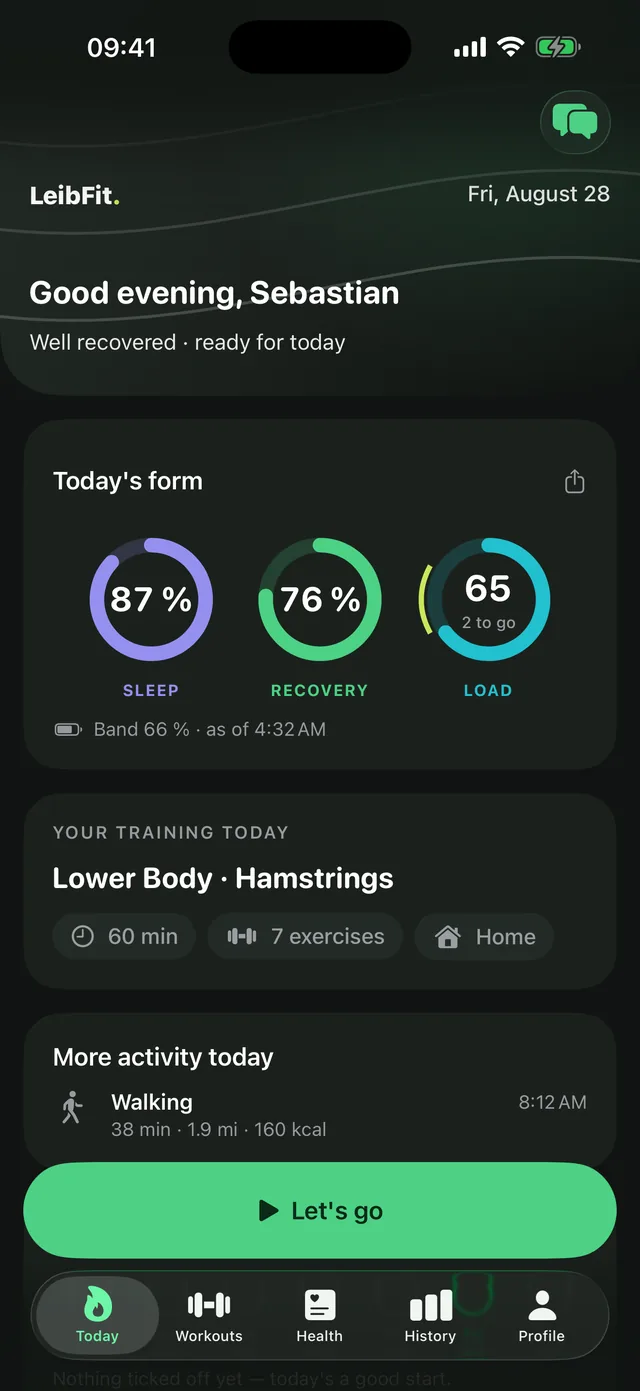 Today view in LeibFit with rings for sleep, recovery and strain; below them the battery level of the connected Amazfit band with the time of the last fetch