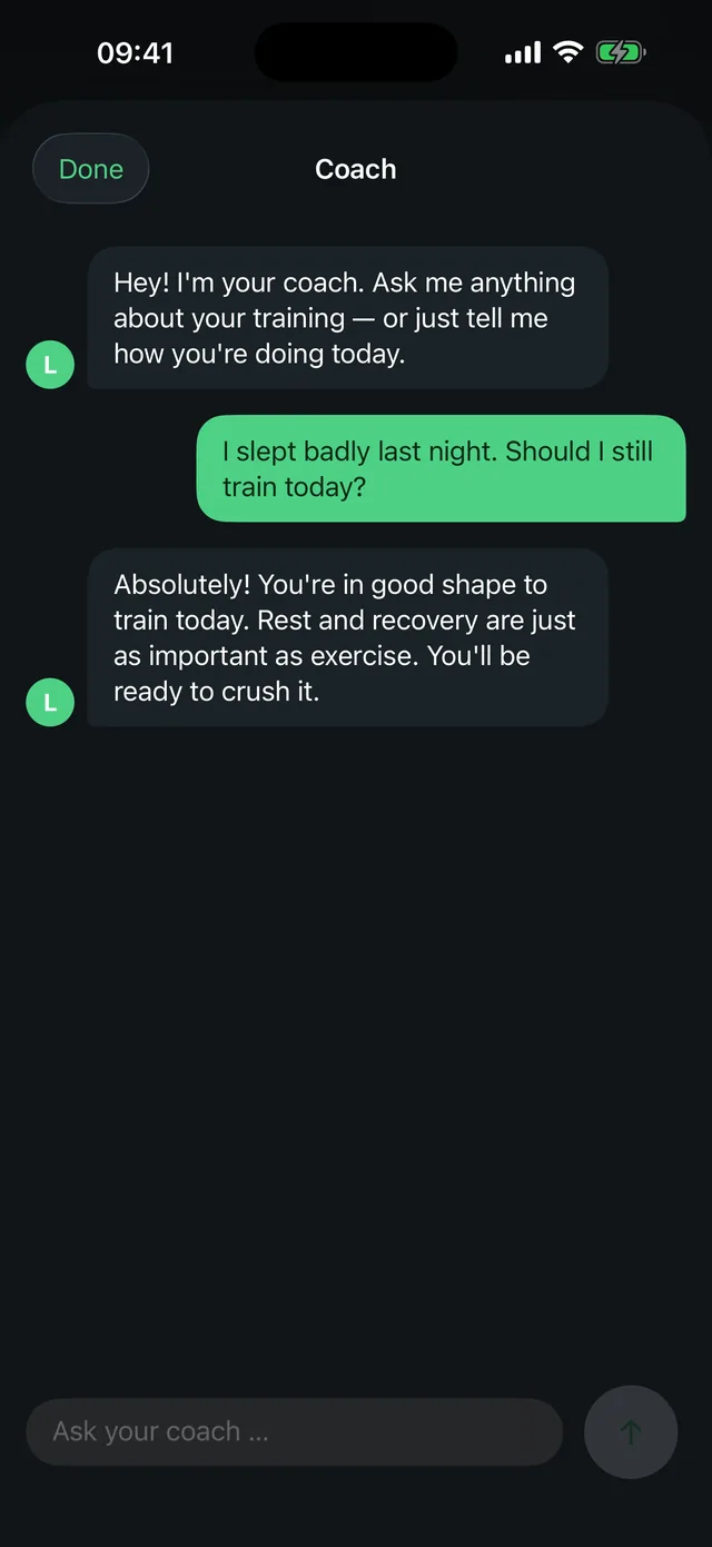 AI coach chat in LeibFit: asked „I slept badly last night. Should I still train today?“, the coach answers on the device itself via Apple Intelligence